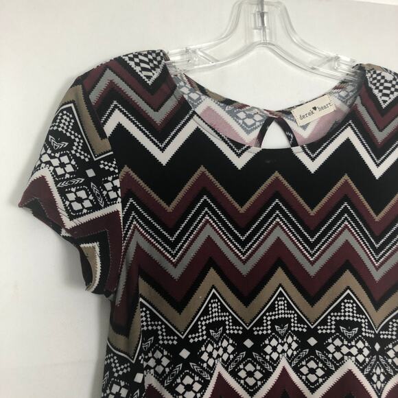 Derek Heart Chevron Print Short Sleeve Shift Dress - Picture 5 of 10